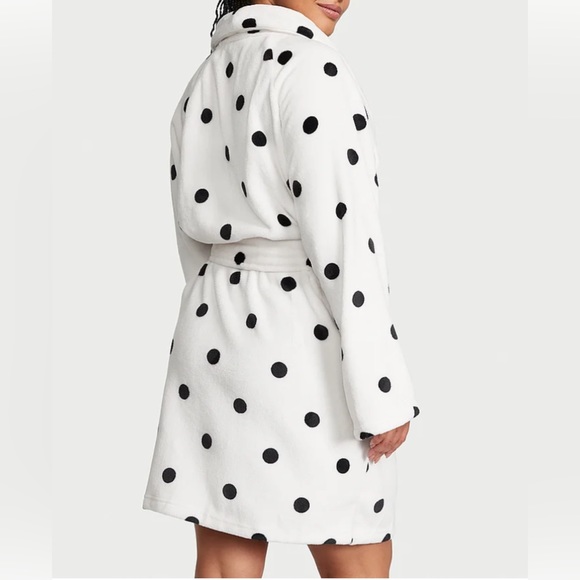 Victoria’s Secret Short Cozy Robe NWT - Picture 2 of 7